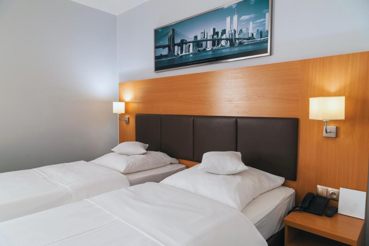 Hotel Poleczki Warsaw Airport Экстерьер фото