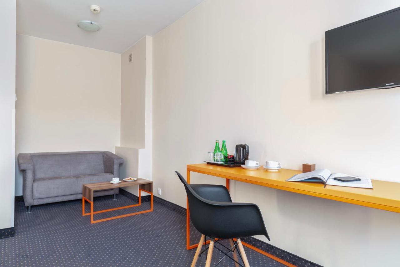 Hotel Poleczki Warsaw Airport Экстерьер фото