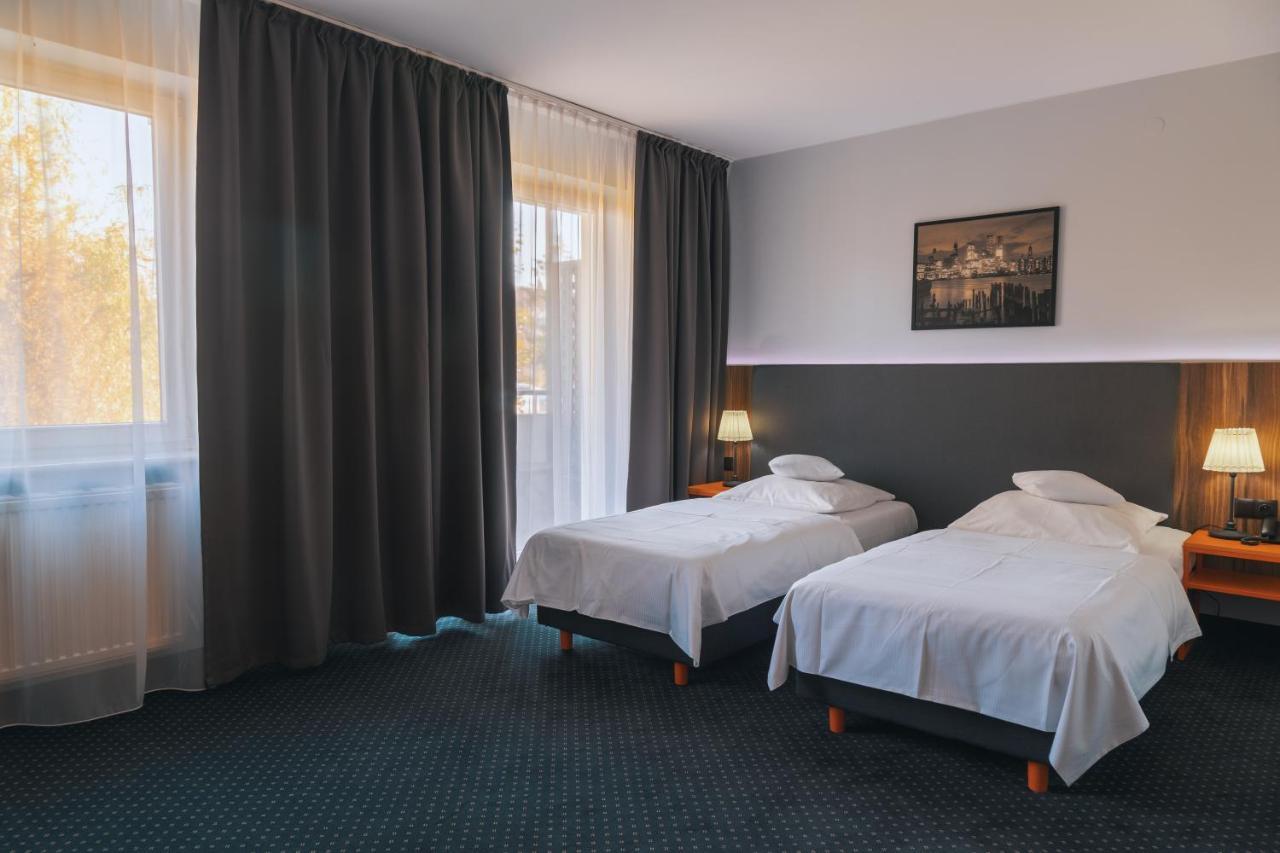 Hotel Poleczki Warsaw Airport Экстерьер фото