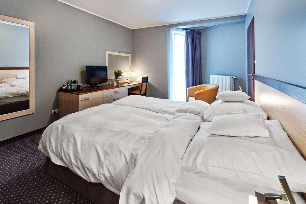 Hotel Poleczki Warsaw Airport Экстерьер фото